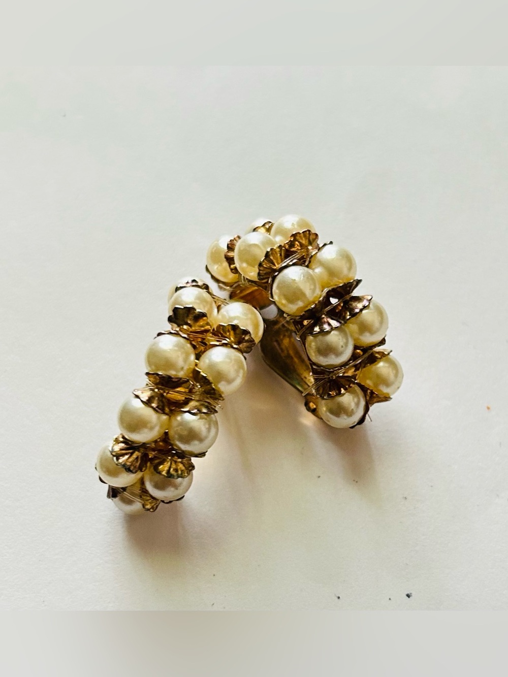 Vintage 1980 Gold-Tone Cluster Pearl Clip Earrings